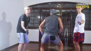 Uma aula particular – Os novinhos cheios de tesão fodem o Professor